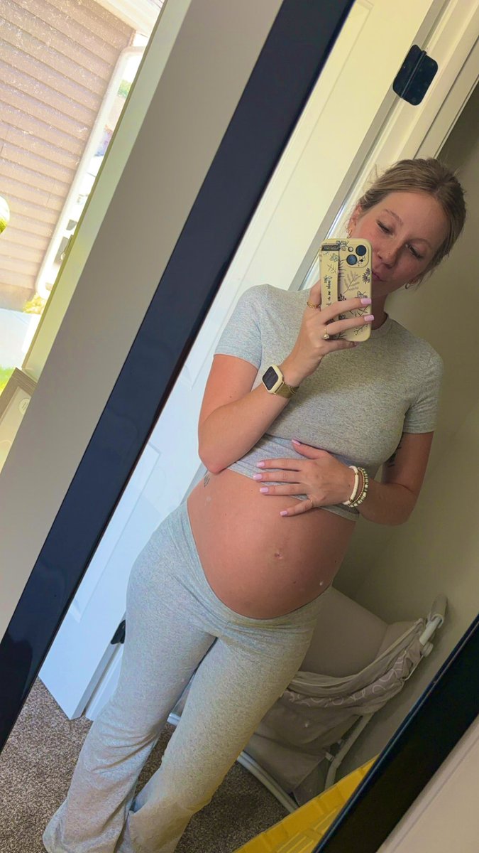 yourlocalmk's tweet photo. Can’t wait to sleep on my stomach but I’m gonna miss this big ole belly 🩶 https://t.co/cgl4Dnjzeg