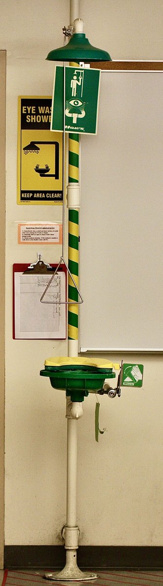 tasturm1's tweet image. Lab Safety is one of the  most important thing for students to learn as they begin their science  education especially in labs that use chemical's and biohazards.  See my  blog post for a guide to Microbiology Lab safety: everythingmicro.blogspot.com/2018/09/microb… #ScienceLab #microbiology