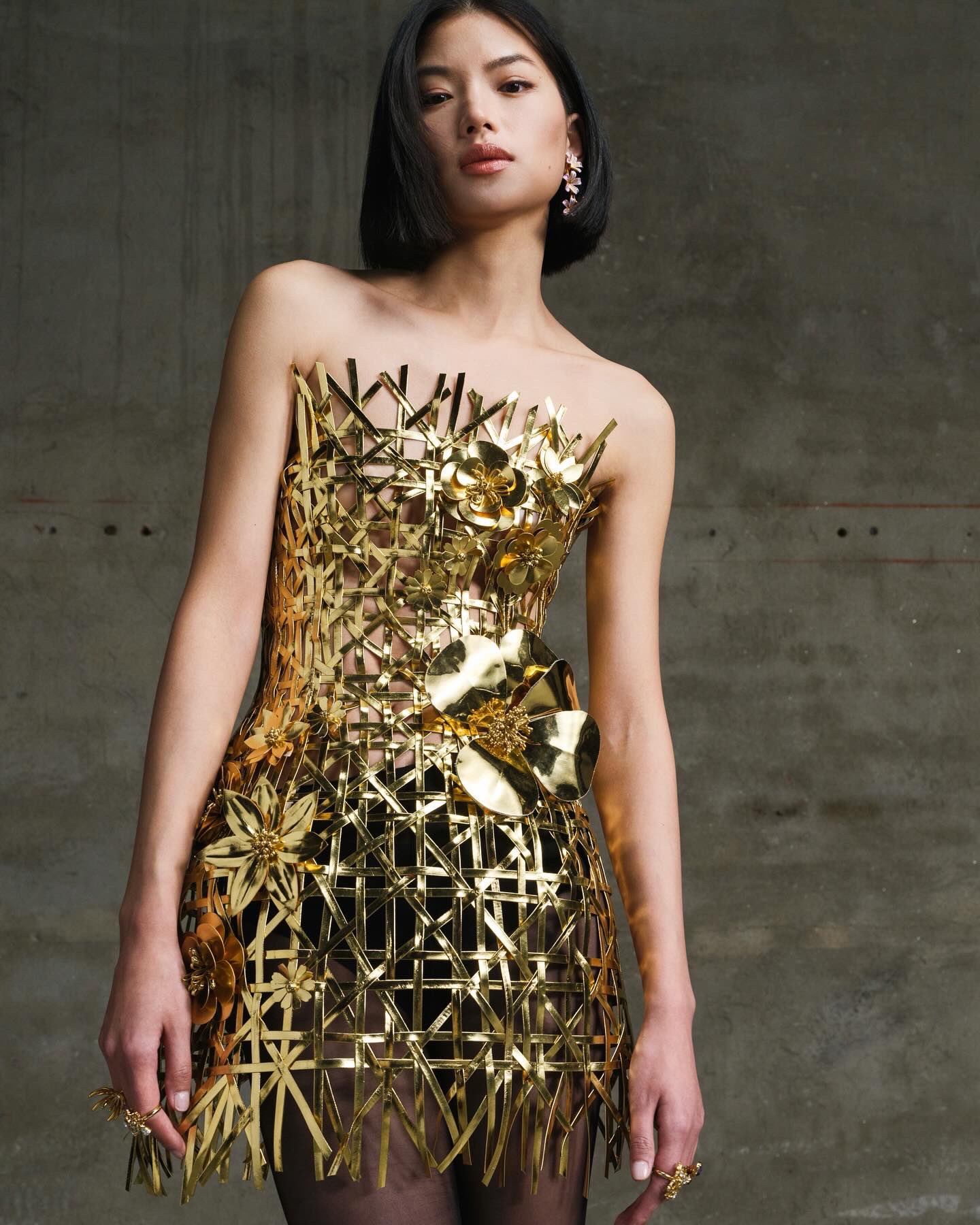 Oscar de la renta gold dress deals