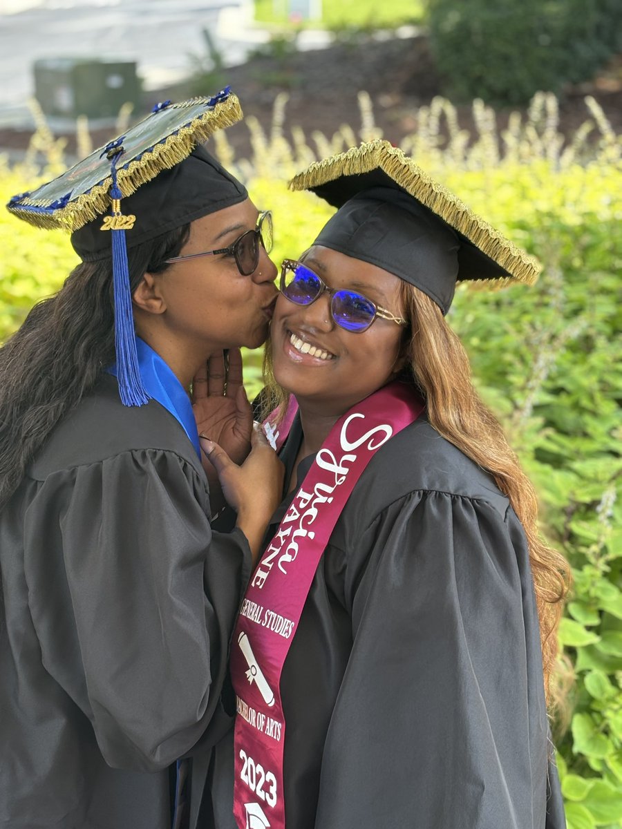 __JustRicia's tweet photo. GRADUATED COLLEGE WITH MY MOM ON SATURDAY #MAJORFLEX https://t.co/tODn8u4JFc
