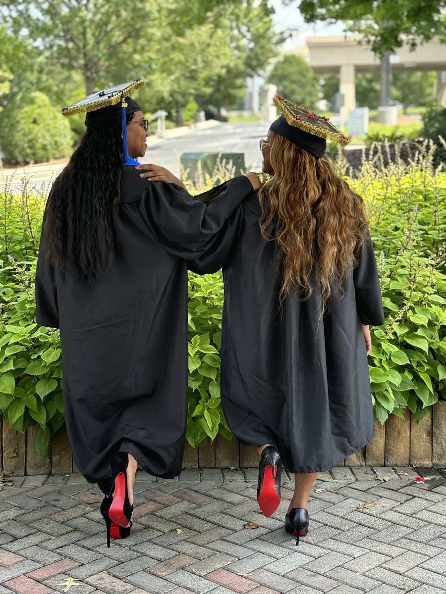 __JustRicia's tweet photo. GRADUATED COLLEGE WITH MY MOM ON SATURDAY #MAJORFLEX https://t.co/tODn8u4JFc
