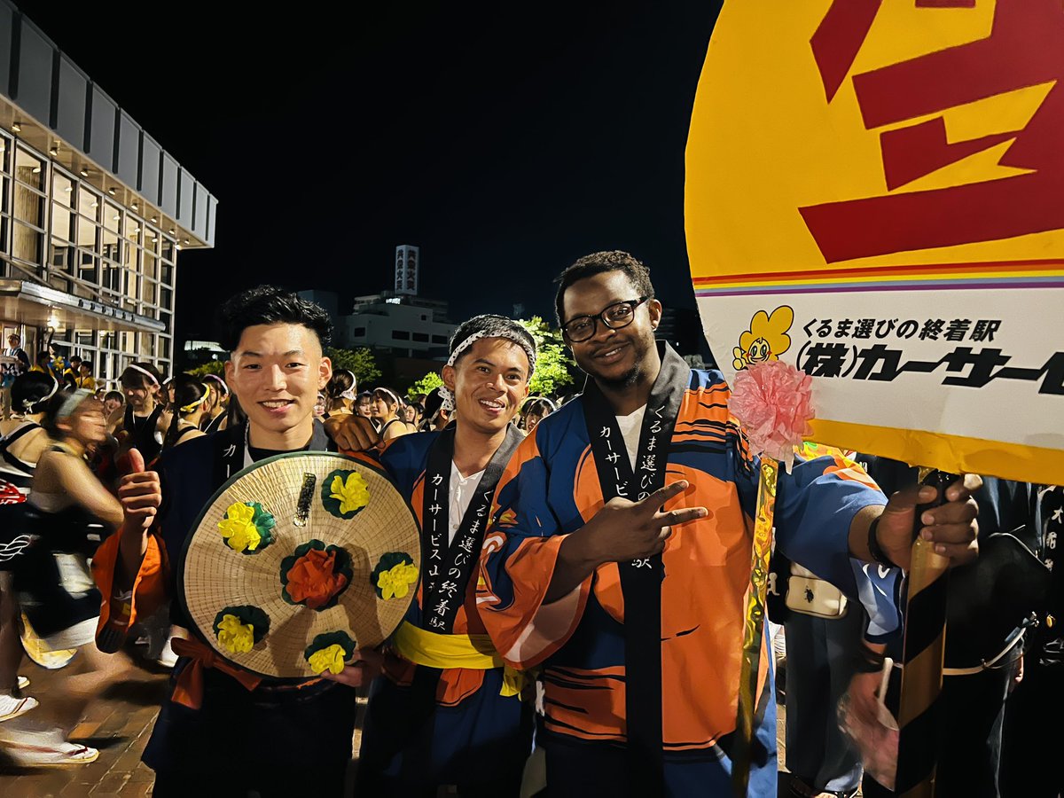monte0306's tweet photo. 今年も県内企業🏎️
職場で花笠まつりに参加しました
何回出ても夏の伝統
山形、夏の風物詩
山形花笠まつりは楽しい🤩
山形に住んでて出ない理由が見つからない
ちょうどモンテの集団も見れて良かった
来年も参加しよう
#レッドブル 貰ってハッピー😀🟦🪽
#山形花笠まつり
#CSY
#モンテ #土居聖真 https://t.co/kzuqYvNw8T
