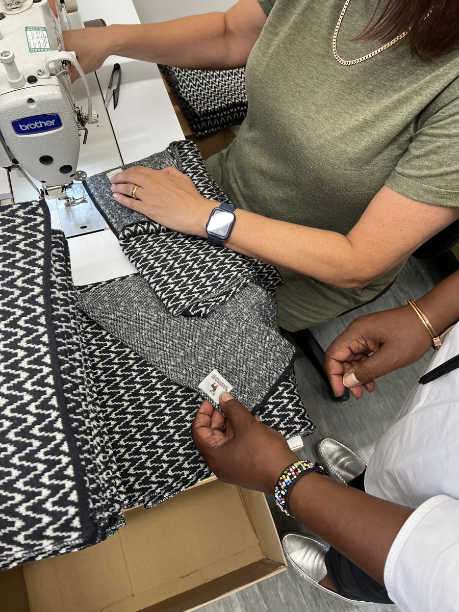 (5 of6)
<a href="/g_h_hurt/">G H Hurt & Son</a> Shawl Factory, The <a href="/Lord_Lt_Notts/">Nottinghamshire Lieutenancy</a> Prof. Veronica Pickering met all our skilled staff and was fascinated to see knitted lace making close up
.
Here, Finishing Supervisor Sam is stitching labels to #ghhurt unisex Zig Zag Wool Scarf, seen in Burgundy &amp; Slate Grey.