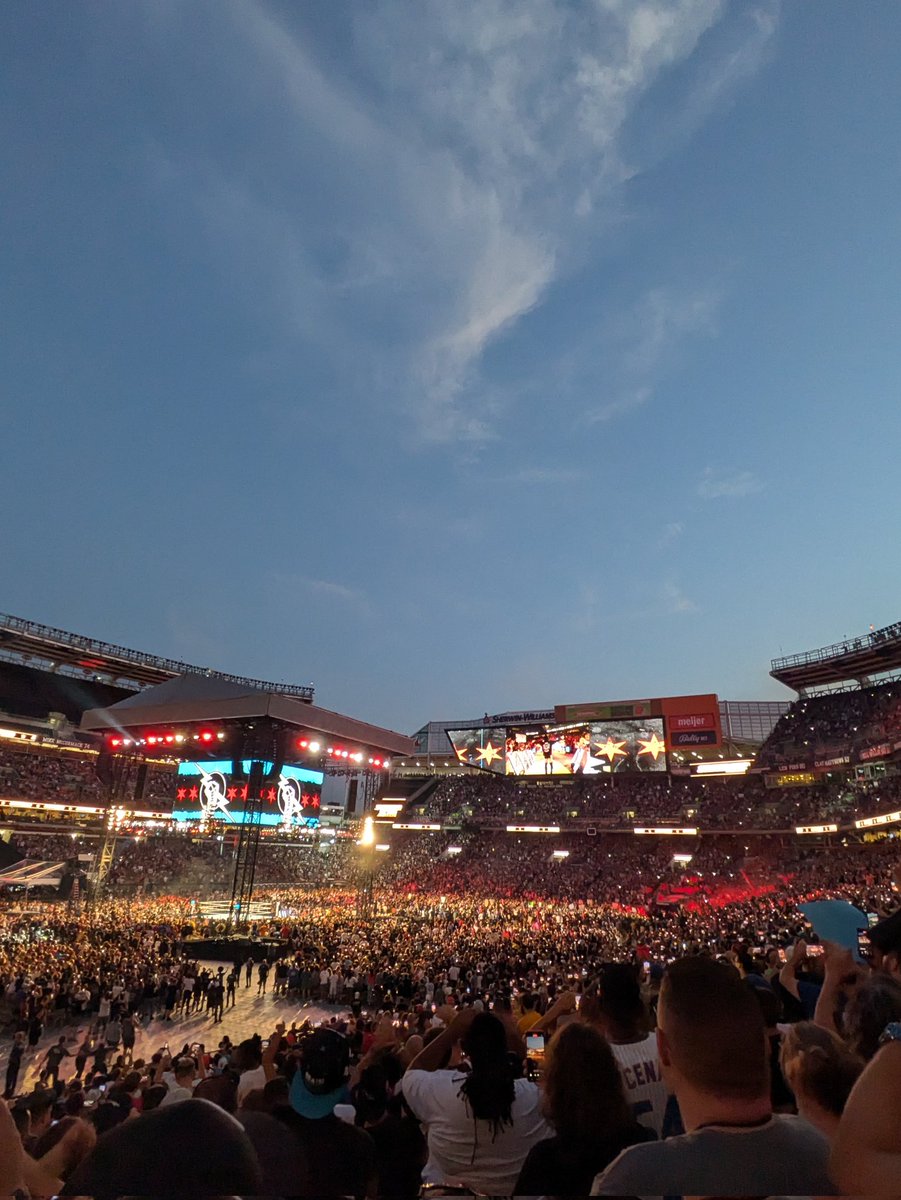 j2cincy's tweet photo. @Browns_Stadium @CMPunk @WWE CM Punks entrance at SummerSlam 2024. Electric atmosphere.
#SummerSlam https://t.co/arYchrVVJb