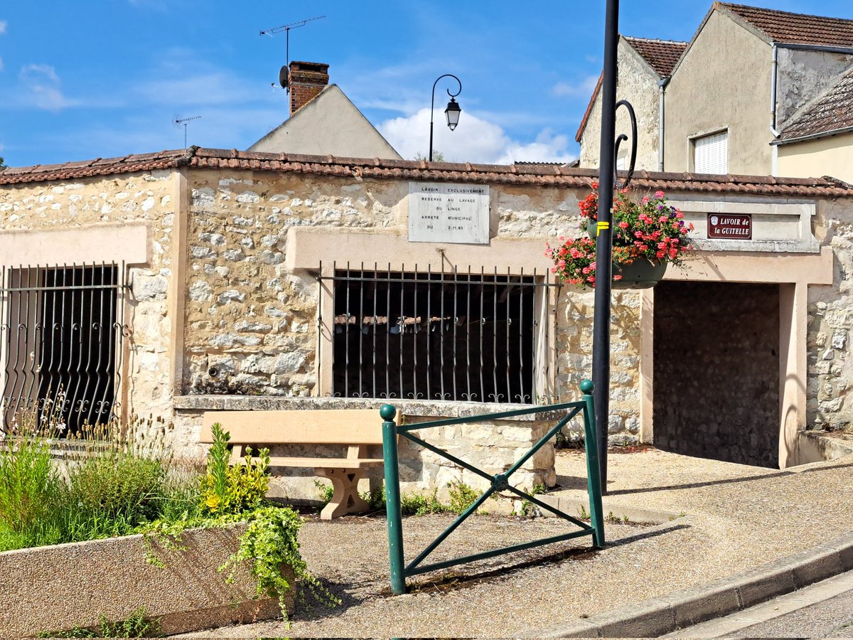 ch_hasenfratz's tweet photo. #Guerville đ€© Lavoir de la Guitelle prĂšs de la maison de santĂ©.
Des eaux d'une telle beauté...
Le dernier visité hier...
#BaladeSympa dans cette charmante commune @CUGPSEO avec ses 8 lavoirs (m'en reste encore quelqu'un Ă revoir...)
#TerreDeSeine â€”ïž https://t.co/t1I7JkvL7u