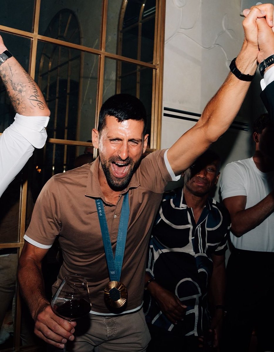 TheTennisLetter's tweet photo. Novak Djokovic celebrating last night after winning his first gold medal at the Olympics π
Win like a goat.
Party like a goat.
ππ·
(via boulgates IG) https://t.co/V9rnC9xJ2K