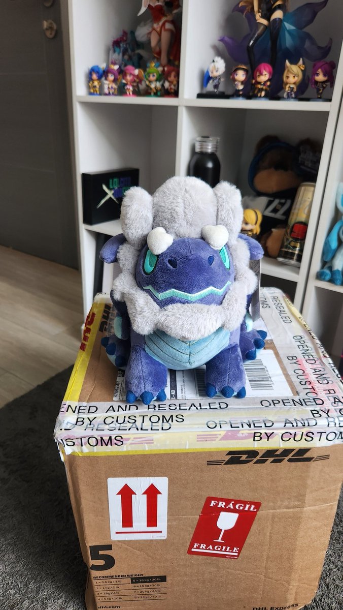 Buenas noticias, llegó el paquetito de Riot y hoy podremos hacer el directo especial de TFT, regalaré Miss Fortune chibi en las actividades ☝️ #TFTPartner