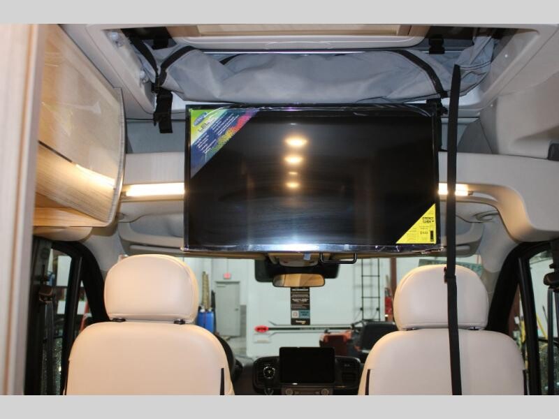 TradeWinds_RV's tweet image. You will not believe how much you will save 👉 rpb.li/vNFOe on this New 2024 Jayco Swift 20D! This motorhome is perfect for a getaway for 2. Where is the first place you would take it?

#TradeWindsRV #JaycoRV #WeekendGetaway