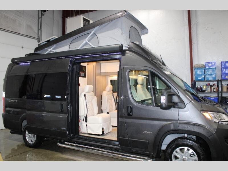 TradeWinds_RV's tweet image. You will not believe how much you will save 👉 rpb.li/vNFOe on this New 2024 Jayco Swift 20D! This motorhome is perfect for a getaway for 2. Where is the first place you would take it?

#TradeWindsRV #JaycoRV #WeekendGetaway