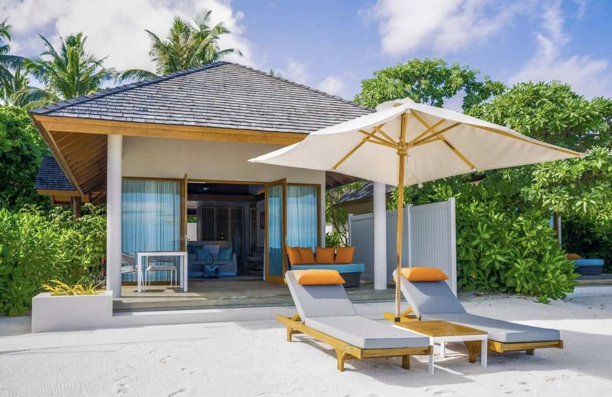 ttpdxb's tweet image. Pristine beaches combined with exquisite design. Our Beach Villas will be your new obsession, calling you back time and again to Emerlad Faarfushi Resort &amp;amp; Spa. Maldives 
#resort #spa #emeraldcollection #summervacation #instatravel #beautifuldestinations #honeymoon #holiday