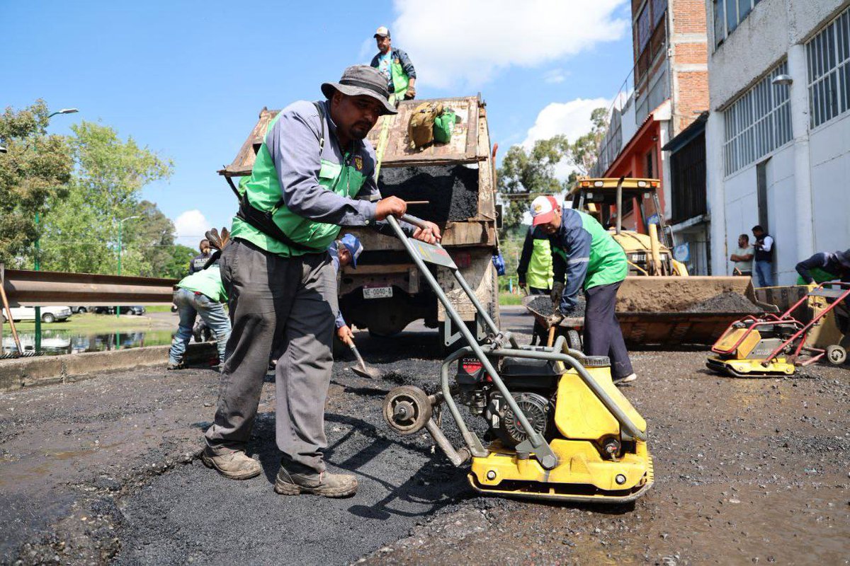 👷‍♂️ Supervisé la jornada de limpieza preventiva, dragado y bacheo, al Poniente de Morelia, a fin de reducir riesgos de inundaciones en estas zonas de la ciudad. 🌱

#MoreliaBrilla✨