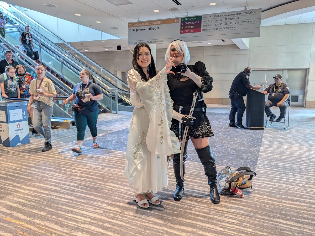 docseraph's tweet image. My Friday #GenCon2024 cosplay was 2B from #NieR_Automata. It was an absolute blast getting to meet all the other cosplayers!