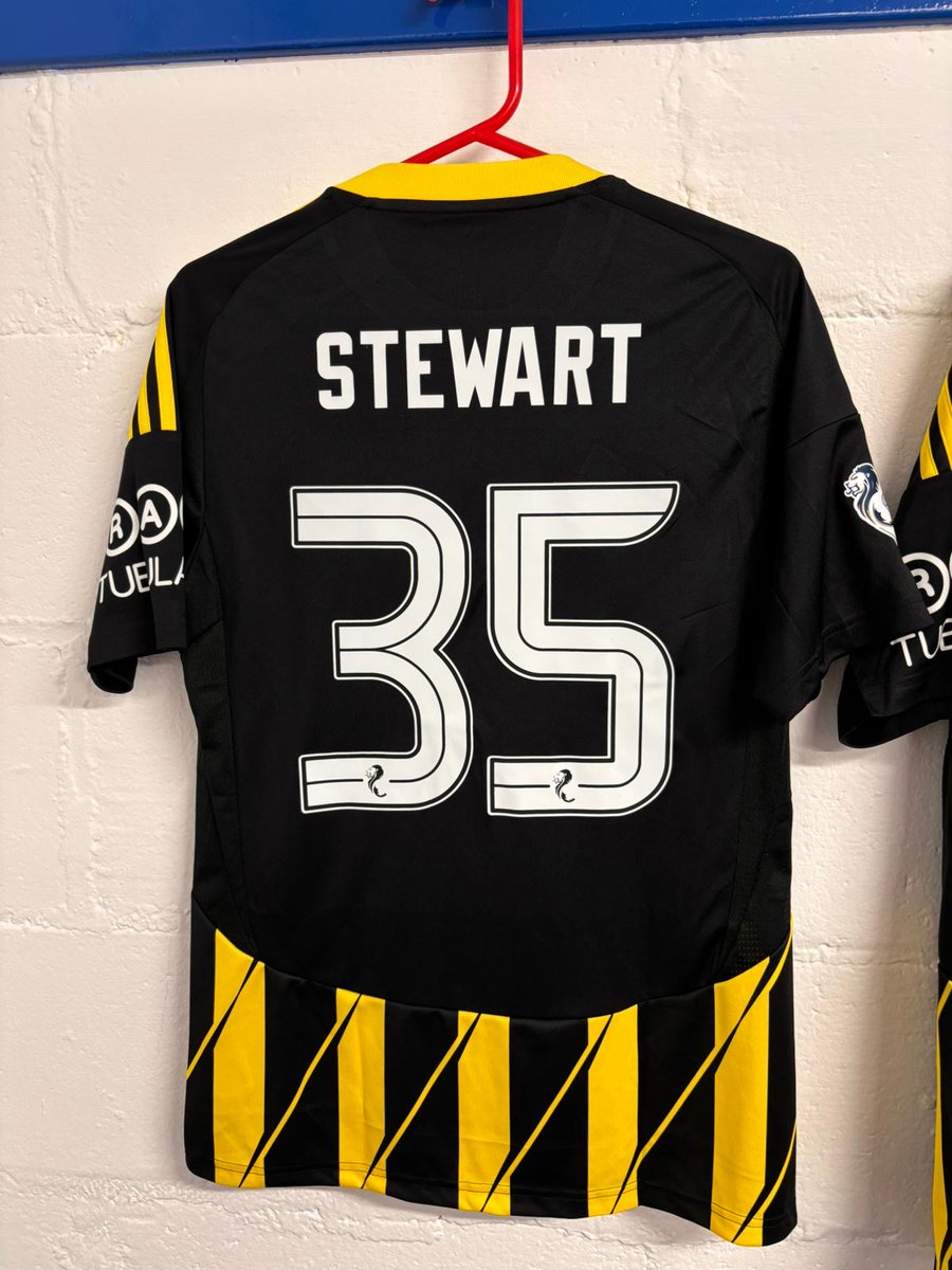 A first appearance in the matchday squad for Alfie Stewart 👏

#StandFree | <a href="/AberdeenFCYouth/">Aberdeen FC Youth Academy</a> 🐝