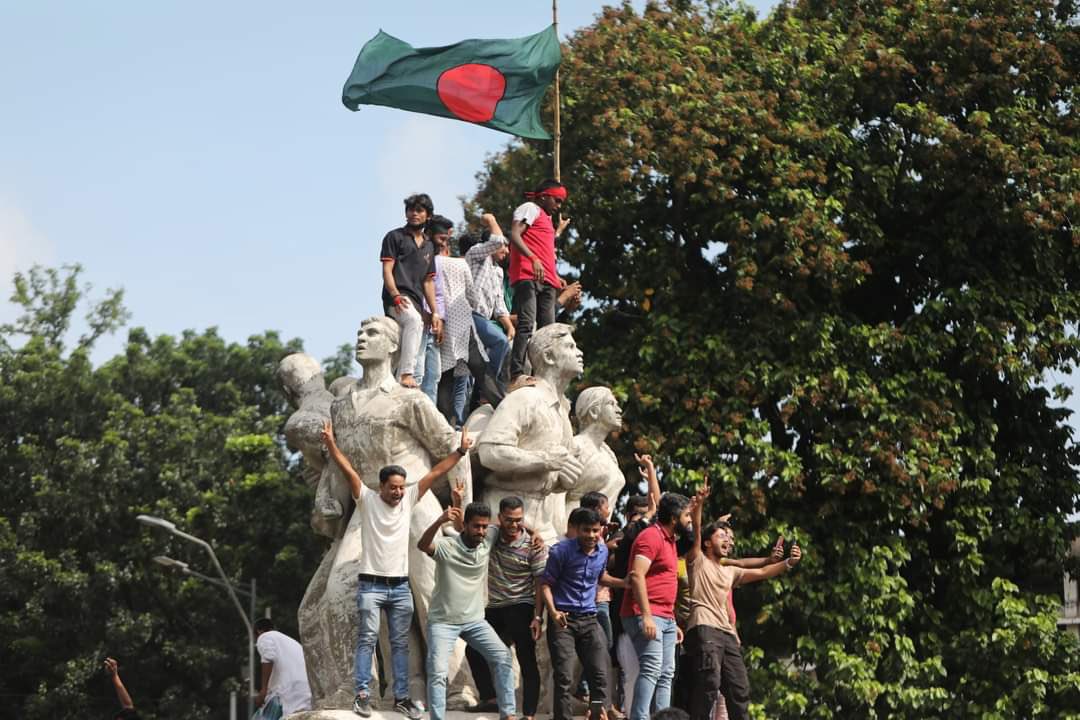 bd_ariful_islam's tweet photo. Bangladesh's PM Sheikh Hasina has resigned and fled the country after weeks of deadly protests, ending her 15-year reign. https://t.co/6iClYxvjiH