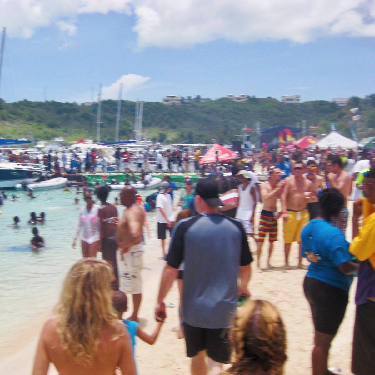 sailtradition's tweet photo. Happy August Monday! 🇦🇮 
Wishing everyone a festive and safe j’ouvert, beach party, and Sir Emile Gumbs boat race! 

#TraditionSailingAnguilla
#AugustMonday
#Emancipation
#sailboatracing
#Anguilla https://t.co/1ABROOnxK0