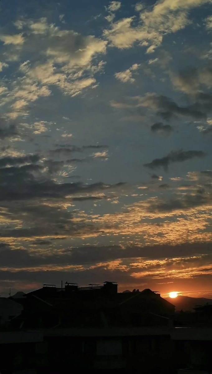 hdynuruzun's tweet photo. Gün batımının huzuru…
#günbatımı #huzur #kişiselblog https://t.co/F0PO3Howh4