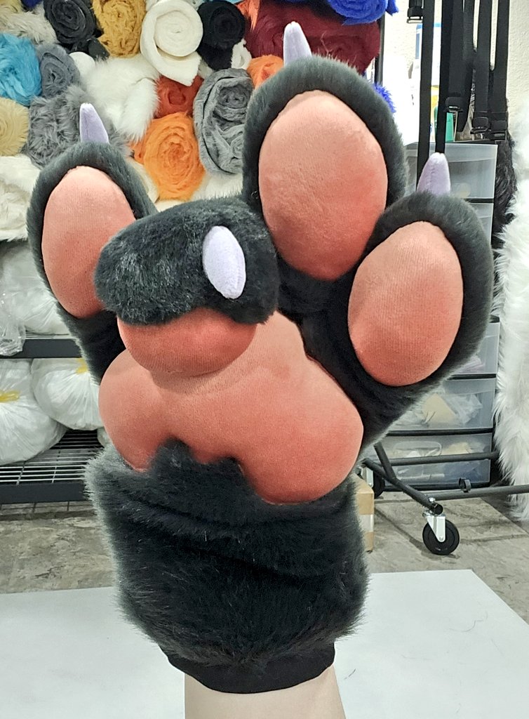 spiritpandasuit's tweet photo. I had so much fun making these and really putting the mochi minky to the test!!
These are a bit different than the usual stuffed pawpads I offer. I usually don't stuff them nearly this much haha but it's now an option for the future 😁 https://t.co/jTnmerF7Nb