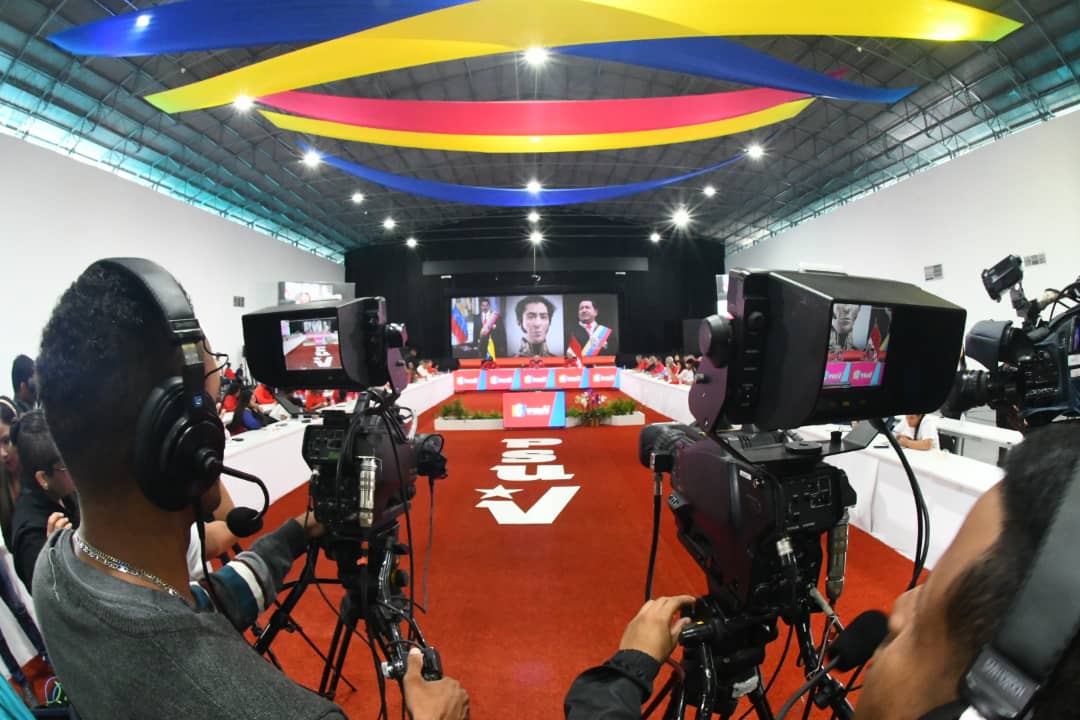 "Hay gente que le debe favores al imperialismo, inclusive, los ponen a decir cosas en contra de nuestro país. Los asuntos los resolvemos las venezolanas y los venezolanos", Diosdado Cabello.

<a href="/dcabellor/">Diosdado Cabello R</a>
#PatriaSoberanaYPlena
