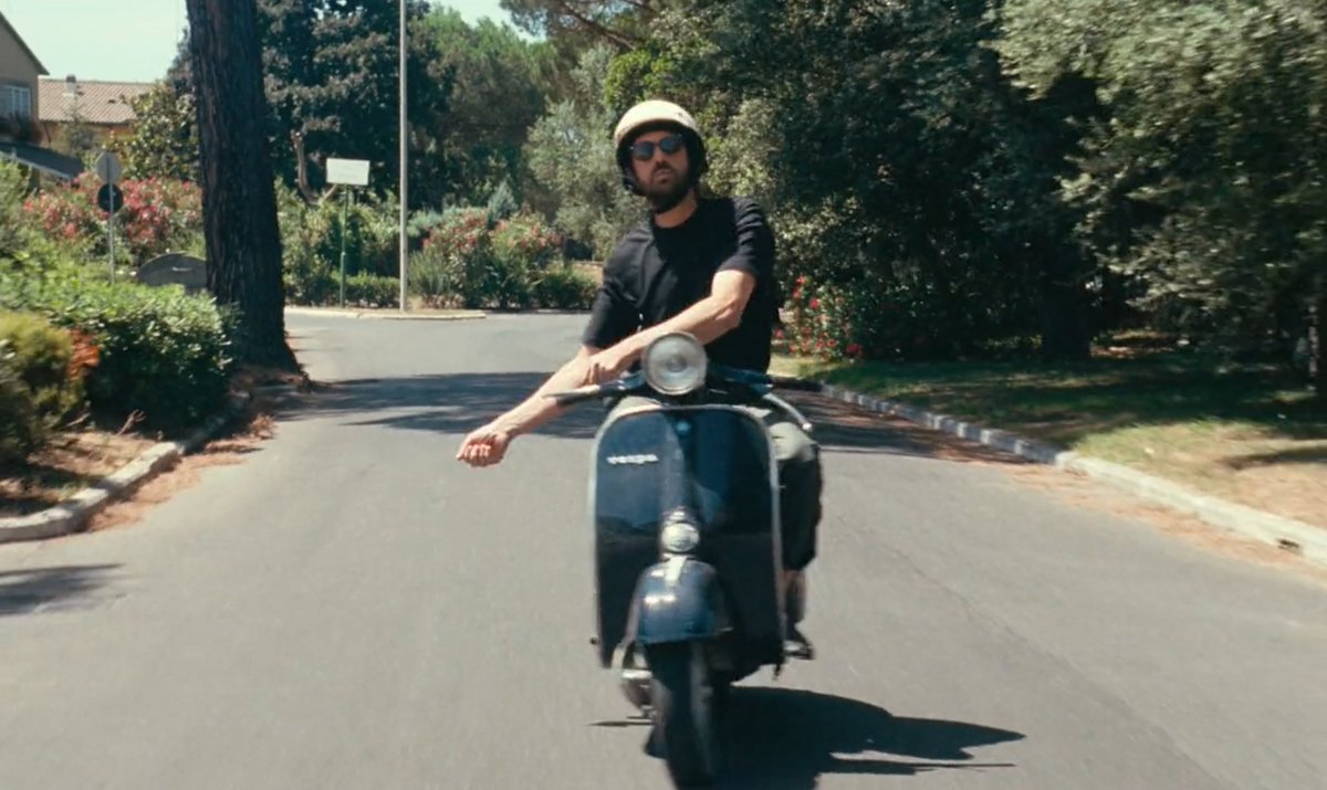 BOELshit02's tweet photo. Ik hou van Nanni Moretti hij is echt een legend https://t.co/nUPOJD8hhk