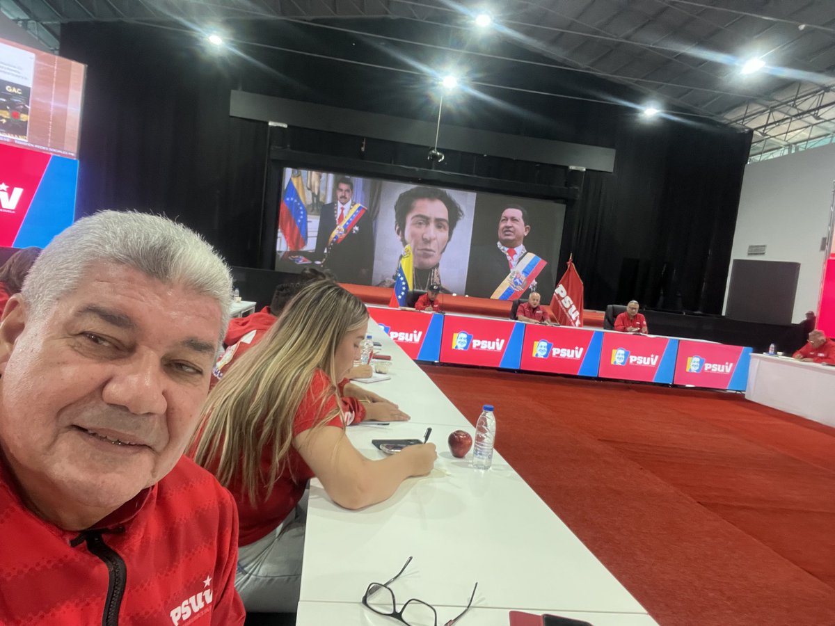 Ahora en pleno desarrollo la 1ra reunión ordinaria de la Dirección Nacional del ⁦<a href="/PartidoPSUV/">PSUV</a>⁩, luego de la reelección del hermano presidente ⁦<a href="/NicolasMaduro/">Nicolás Maduro</a>⁩ el pasado 28/07. Analizamos la victoria y vamos a incrementar la movilización para detener al golpismo