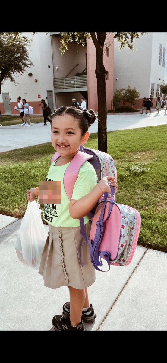 eadritorres's tweet photo. Can’t believe my girl started school today. Still remember the very day she born. My heart is sooo happy and in half at the same time. She’s growing up too fast for me 😭 https://t.co/Llg0Y2bPUN