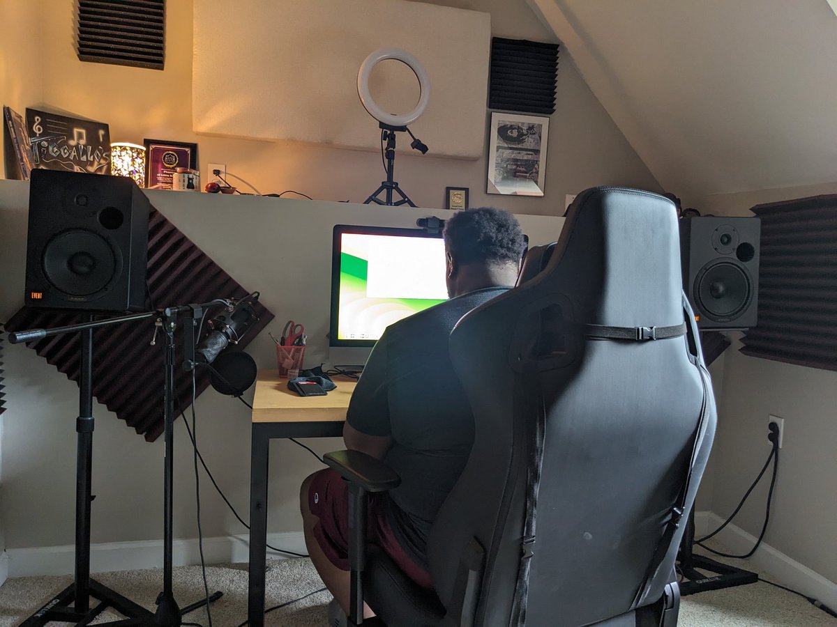 DJStylus's tweet photo. I can confirm that while listening to this end to end slapper as it was going to production for today's announcement, I engaged in vigorous face scrunch, neck snaps and couch bounce. It's bops, bars and vox all up in there. https://t.co/5tYawwQSs2