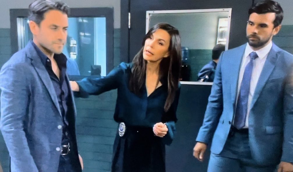 STEELK1969's tweet photo. 🚨🚨🗣️🗣️Detective Chase:
Your GORGEOUS boss needs to see you in the PCPD interview room ASAP‼️🕵️♀️🔥🔥
Anna tells Dante Chase will take over questioning Ava & encourages him to go to the hospital to be w his family. #CommissionerDevane #Annte #GH https://t.co/MgUv05qhy9