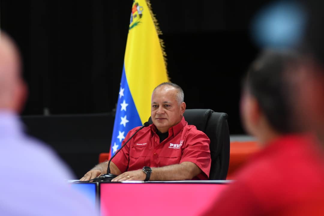 "El legado de Chávez está seguro con <a href="/NicolasMaduro/">Nicolás Maduro</a> y el pueblo" , Diosdado Cabello.

<a href="/dcabellor/">Diosdado Cabello R</a>
#PatriaSoberanaYPlena