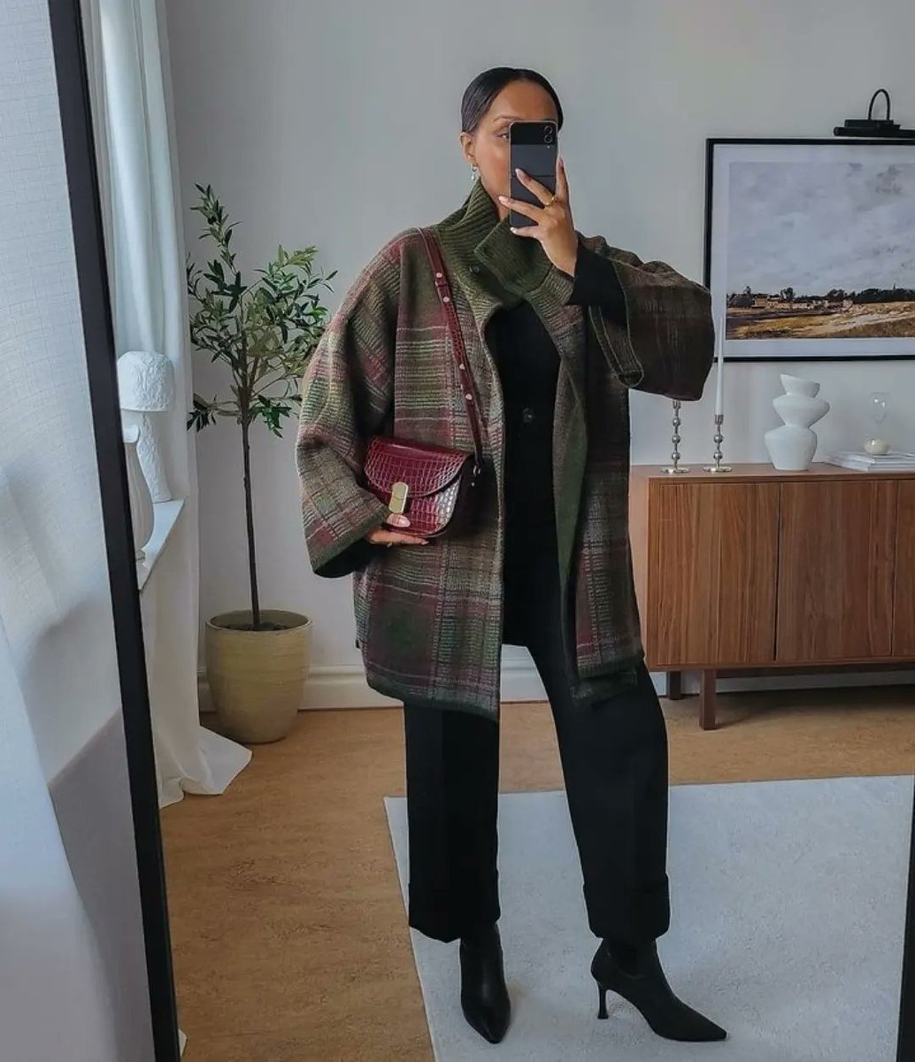 Matchedstyling's tweet photo. Include a trench coat, wrap coat and oversized jacket as your outwear and two sweater jerseys. Add a button down cardigan as well. https://t.co/FRUhPfkuwS