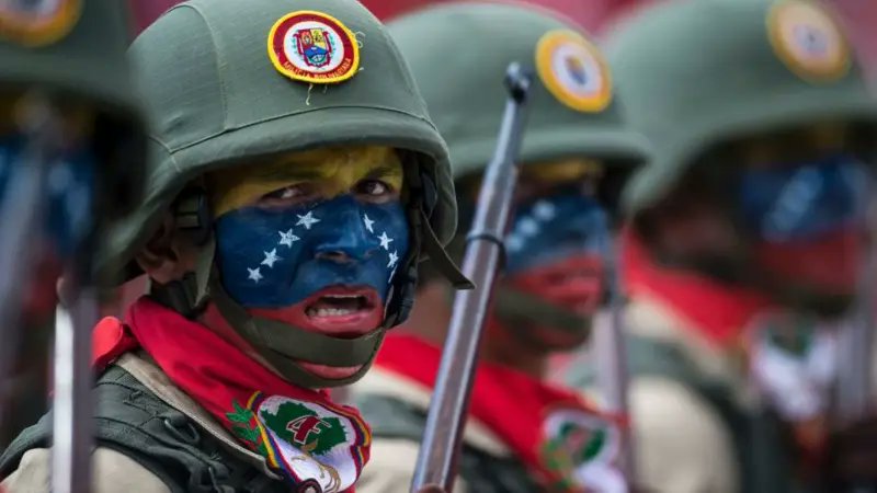 Frankzm's tweet photo. @MariaCorinaYA El soldado o policía que levante las armas sobre el pueblo que grita libertad, si así lo hace tendrá su castigo. https://t.co/GZVB7C3yqs