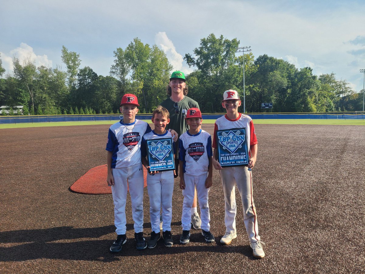 Yesterday I got the opportunity to watch a couple of my @5StarHeat boys I give lessons to play for the <a href="/TopGunSports1/">Top Gun Sports</a> all star championship. Watching them brought a great sense of pride and joy with the way they showed out. Great job fellas. #theworkwillshow
