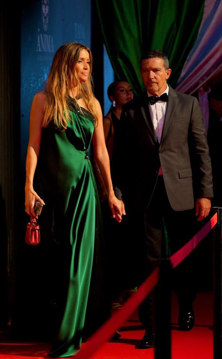 Antonio Banderas (@antoniobanderas) on Twitter photo Momentos únicos entre amigos de una bonita noche solidaria en la Gala Starlite.
<a href="/WillSmith2real/">Will Smith</a>
<a href="/carlosvives/">Carlos Vives</a>
#NicoleKimpel
<a href="/StarliteGala/">Starlite Foundation</a>
Moments of a magic charity night.
Thank you, everyone.
#starlitegala #marbella #malaga #spain #solidarity Momentos únicos entre amigos de una bonita noche solidaria en la Gala Starlite.
<a href="/WillSmith2real/">Will Smith</a>
<a href="/carlosvives/">Carlos Vives</a>
#NicoleKimpel
<a href="/StarliteGala/">Starlite Foundation</a>
Moments of a magic charity night.
Thank you, everyone.
#starlitegala #marbella #malaga #spain #solidarity