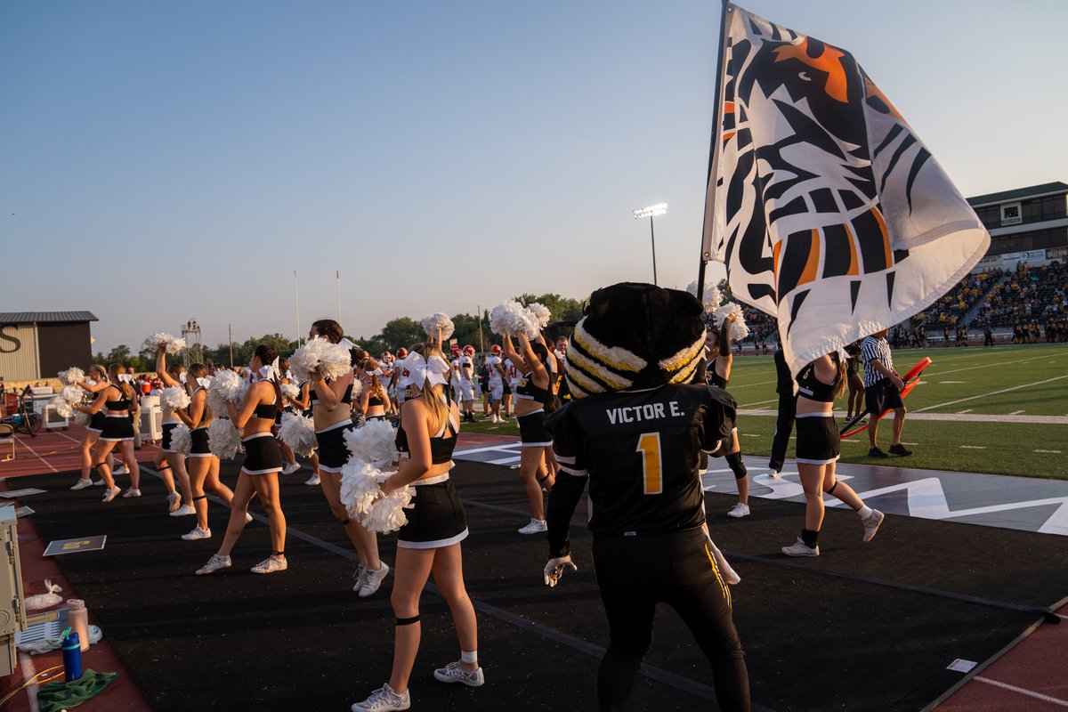 FHSUAlumni's tweet photo. Only 24 more days.

See you at Lewis Field on the 29th. https://t.co/ksmI5TMQvN