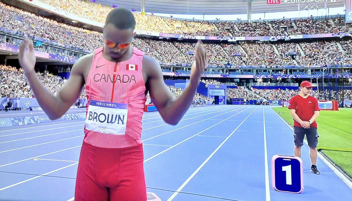 chrisharris1975's tweet photo. Good luck to the bloke in lane 1 #OlympicGames  #200m https://t.co/bTSCMmpWwD