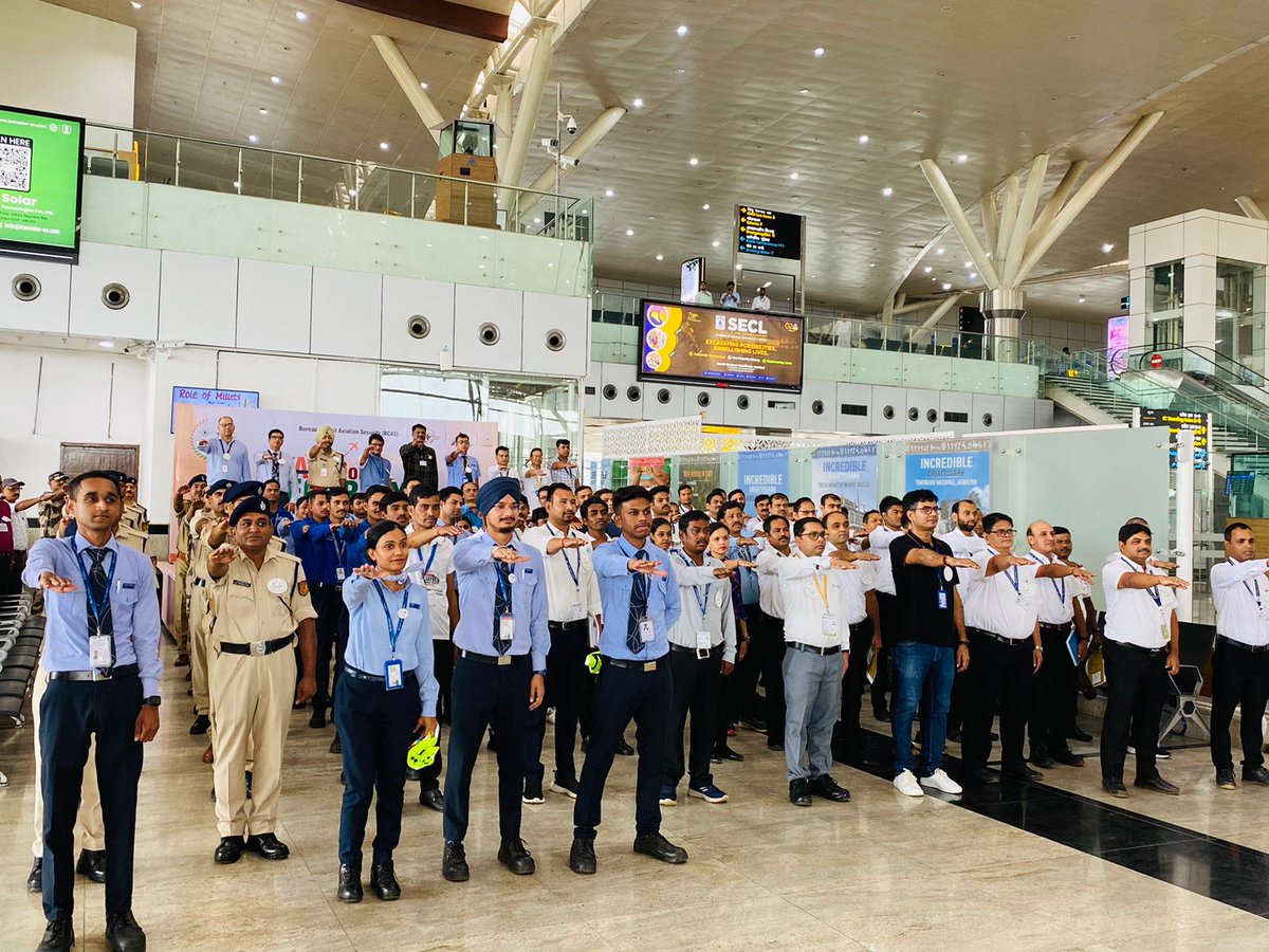 aairprairport's tweet image. @aairprairport is observing 2nd Aviation Security Culture Week from 5th to 11th August 2024. Airport Director administered a pledge to AAI,CISF,BCAS,Airlines &amp;amp; airport staff marking the commencement of #ASCWeek 2024. It was followed by cake cutting,quiz and cultural performances.