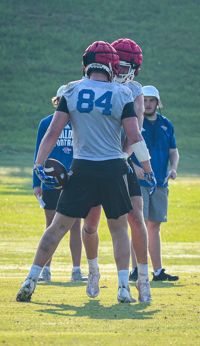 How 26 days until the season starts has me and <a href="/Eli_finley1/">eli finley</a> feeling. #BarkLouder <a href="/LATechFB/">LA Tech Football 🏈</a>