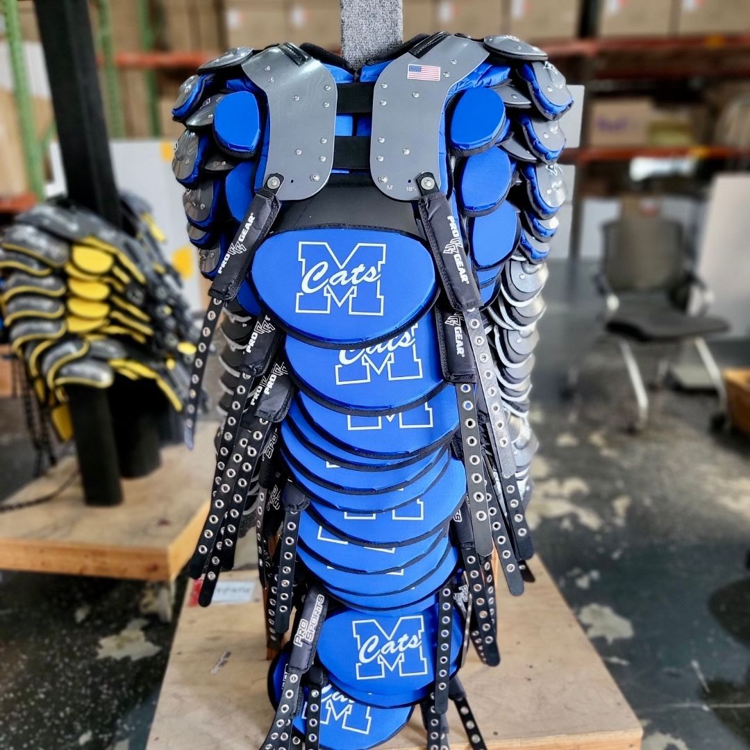 ProSports_Pads's tweet photo. #ProSportsCustoms for the #Wildcats!👏🔵⚪

Mike Nelson (@ProGearNellie) at @BakersSports made it happen for Coach Shelton Gandy and @meridianftball!

#KnowTheLogo #MadeInTheUSA #HighSchoolFootball #FootballSeason #EquipmentRoom #ShoulderPad #BackPlates #BUILTBYMERIDIAN https://t.co/vnkbPmH40O