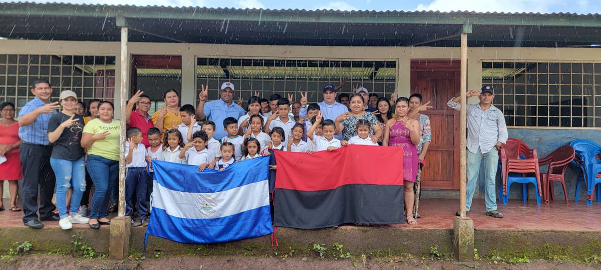 LaLuchaSigue79's tweet photo. La Alcaldía del Poder Ciudadano y el MINED llevaron a cabo el acto de inicio de las obras de mejoramiento del Centro Escolar de la Comunidad Mokoron, en el municipio de El Coral. 🌟 El Gobierno Local invertirá 401,658.96 córdobas para garantizar https://t.co/MJAqDcyxms