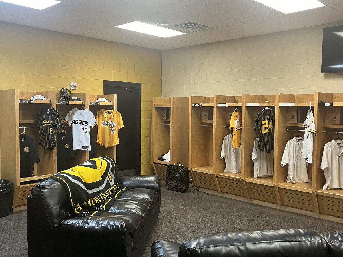 Not sure a first visit could have gone any better. <a href="/BryanKHoward1/">Bryan K. Howard</a> was passionate about the sport I love and for sure a motivator. Facilities were very nice.  We Thank you coach for the hospitality. Please tell coach Jewell thank you also!
<a href="/AthleticsJendro/">Athletics Jendro National 18u.</a>  <a href="/BrianJendro/">Athletics jendro</a>