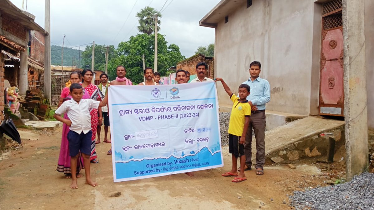Distemg_bgh's tweet photo. #ResilientOdisha
Village Disaster Management Plan meeting was organized on 05.08.2024 by Vikash NGO at Bheluapadar Village of Bardapali of Budamal  GP of Rajborasambar Block in the presence of Ward Members, AWW, ASHA and community people.
@osdmaodisha
@DMBargarh https://t.co/MbW183QSqX