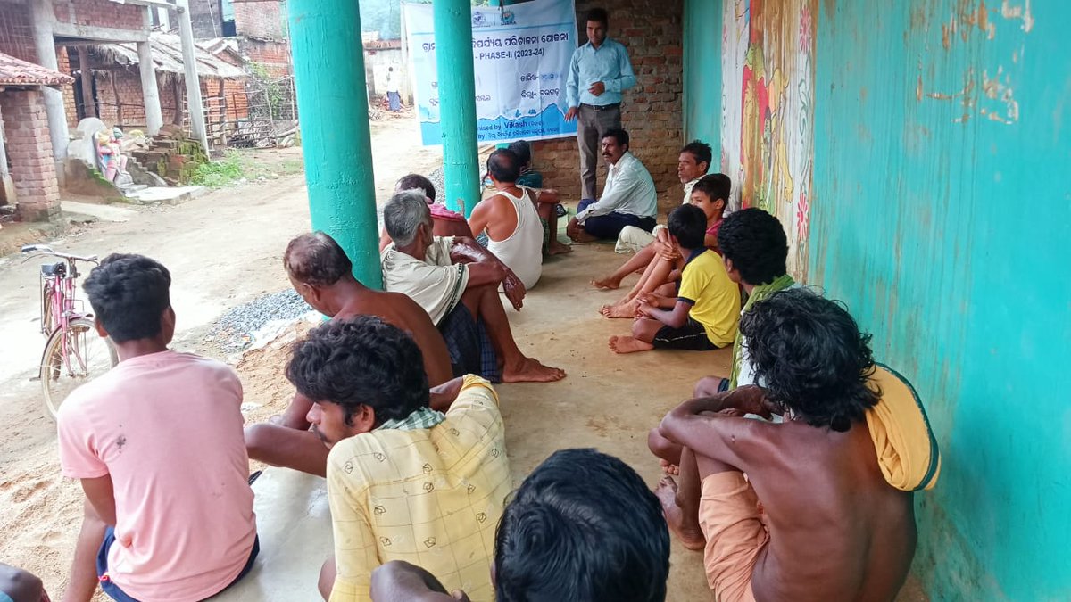 Distemg_bgh's tweet photo. #ResilientOdisha
Village Disaster Management Plan meeting was organized on 05.08.2024 by Vikash NGO at Bheluapadar Village of Bardapali of Budamal  GP of Rajborasambar Block in the presence of Ward Members, AWW, ASHA and community people.
@osdmaodisha
@DMBargarh https://t.co/MbW183QSqX