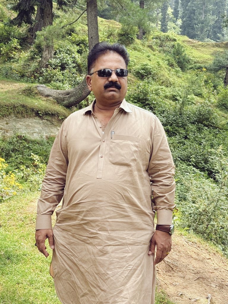 ShakeelChPPP's tweet photo. جگرز کے ہمراہ ٹھنڈے اور یخ بستہ ہواؤں کی لہر میں مالم جبہ کی سیر 

#MalamJaba https://t.co/YKLgcbKwy3
