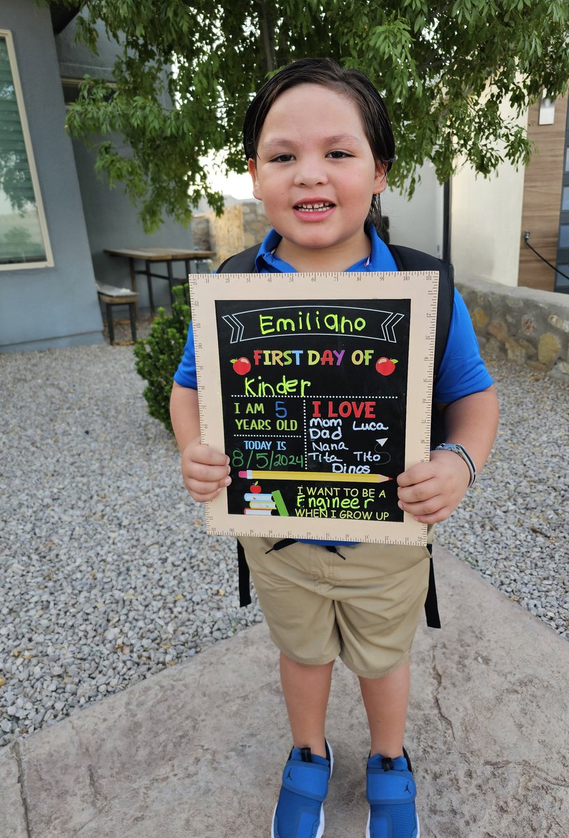 vikki_rae86's tweet photo. First Day of Kinder for our big guy!! 📚 💛🐇 The world is yours little love!! Mom and Dad love you and wish you the best year!!  #jackrabbit #firstdayofschool #TeamSISD https://t.co/sIqx40vDsN