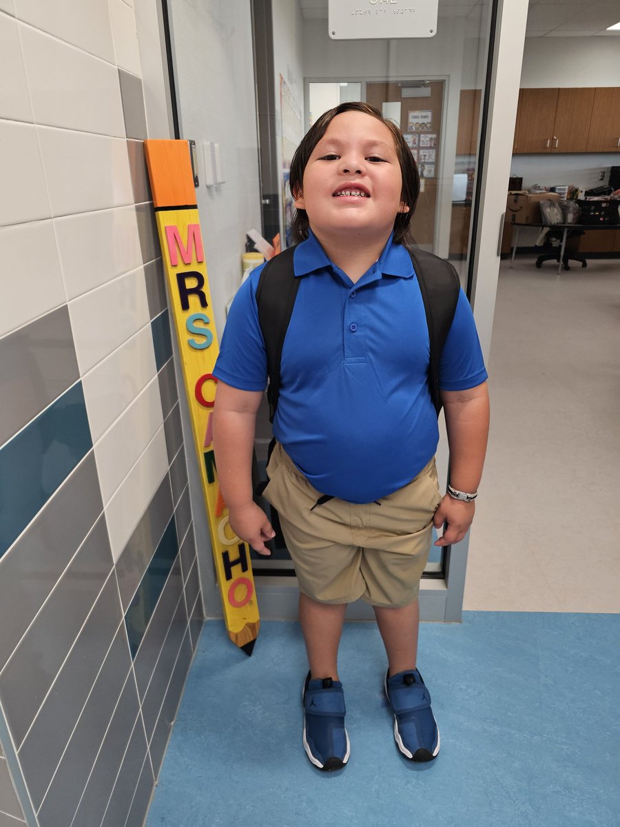 vikki_rae86's tweet photo. First Day of Kinder for our big guy!! 📚 💛🐇 The world is yours little love!! Mom and Dad love you and wish you the best year!!  #jackrabbit #firstdayofschool #TeamSISD https://t.co/sIqx40vDsN