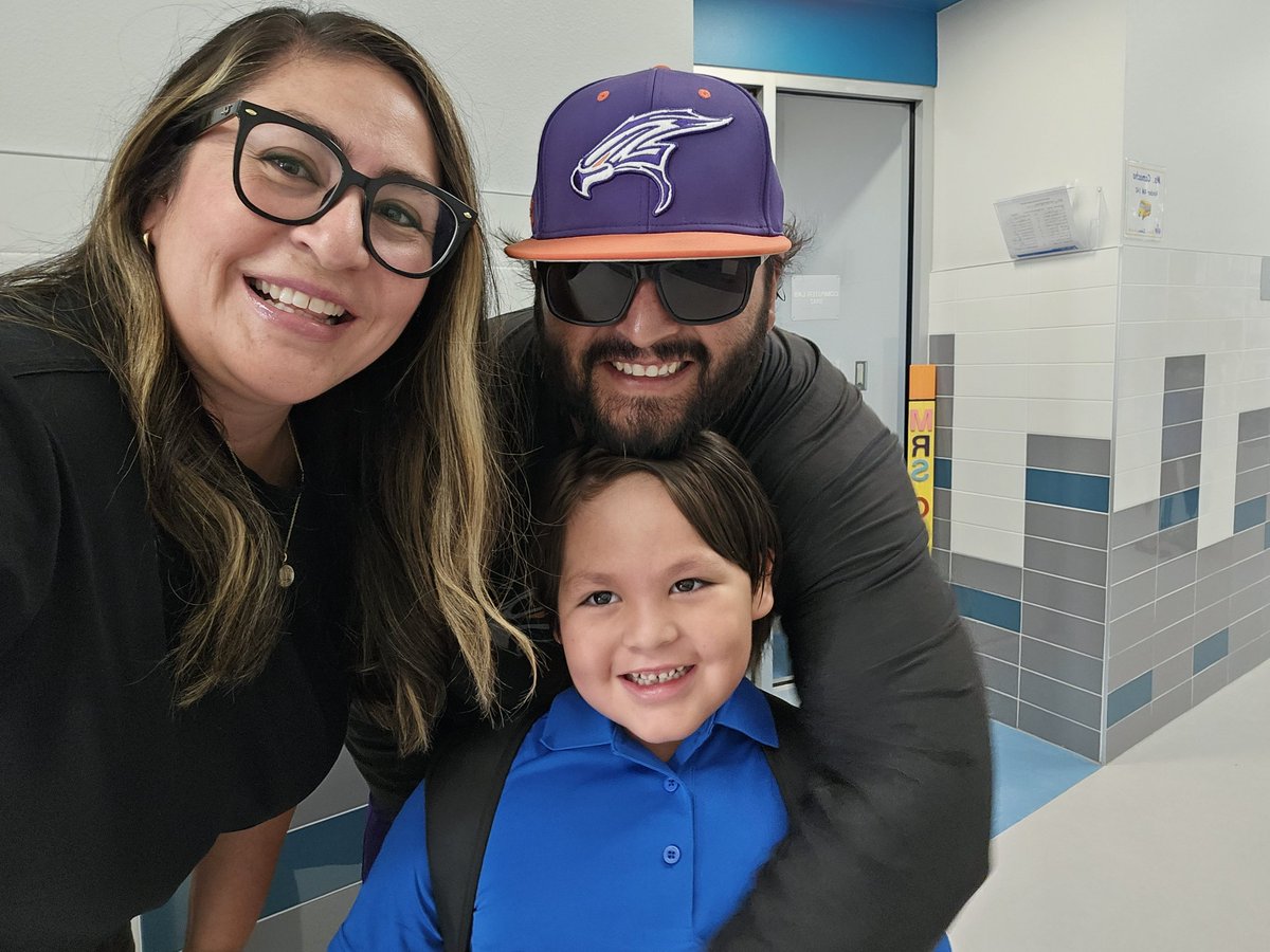 vikki_rae86's tweet photo. First Day of Kinder for our big guy!! 📚 💛🐇 The world is yours little love!! Mom and Dad love you and wish you the best year!!  #jackrabbit #firstdayofschool #TeamSISD https://t.co/sIqx40vDsN