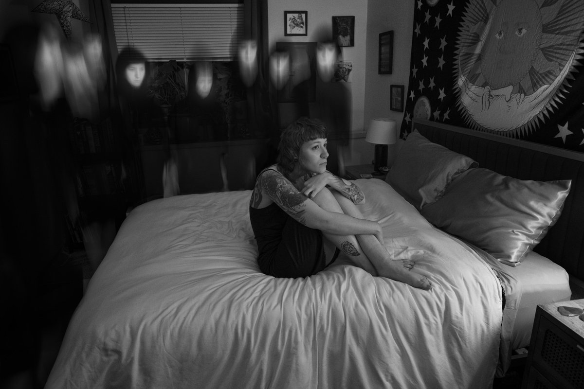 📉TEZ is down but my art just got cheaper✨
200XTZ ~ 124$ (USD)for a 1/1 ~ Demons Surround Me 👹