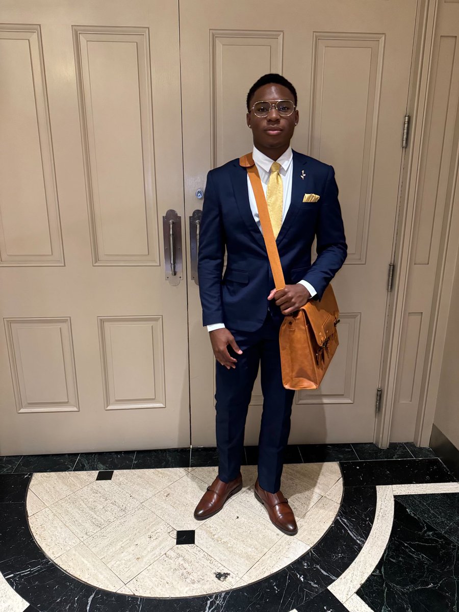 lulrryan's tweet photo. Suit 4 Suit 🦹🏾 https://t.co/d7SFHa6dFS