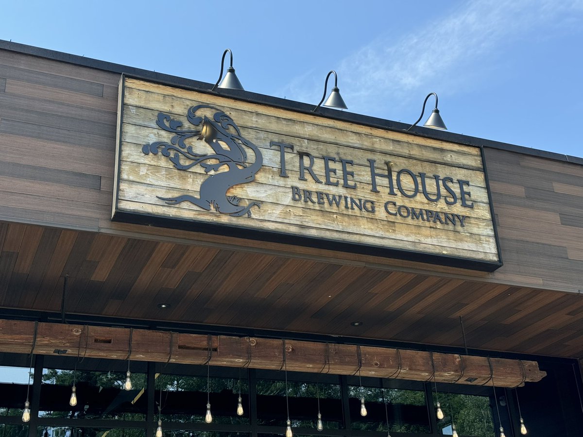 ThePinWhale's tweet photo. Always gotta stop by @TreeHouseBrewCo when we’re in the area. #treehousebrewing #treehousebrewco #treehousebrewery #brewery #brewerylife #craftbeer #craftbeerporn #beer #beertime🍻 #coldbrew #coldbrewcoffee #massachusetts #massbreweries #newengland #newenglandliving https://t.co/UgcN4EQwxT