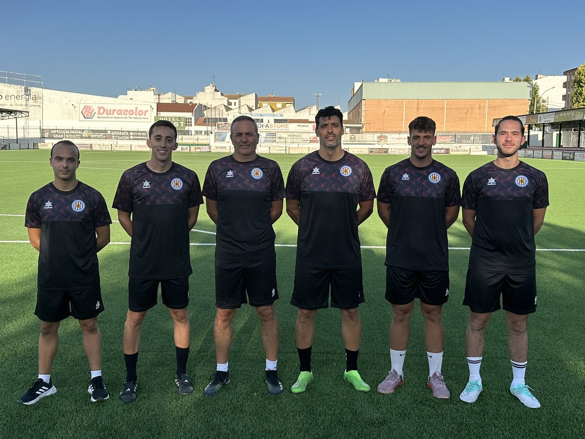 ⚽️|TEMPORADA 2024/2025|⚽️

Hoy ha comenzado a rodar el balón en el Matías Prats. Seguro que nos espera una temporada muy ilusionante, todos juntos disfrutaremos. 

#udct24/25
#TiñamoselMatíasPratsdeRojiblanco
🟥⬜️🟥⬜️🟥⬜️🟥⬜️🟥⬜️🟥⬜️🟥⬜️