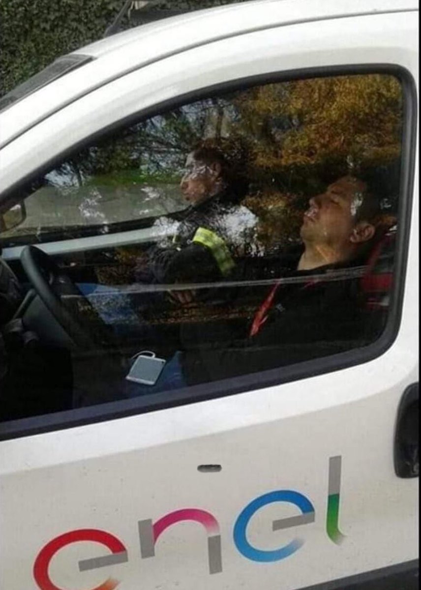 FlechaSagaz's tweet photo. @EnelChile  así trabaja para nosotros esta gran empresa!!! https://t.co/BvOxko6htb